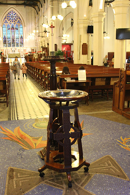 Гонконг, Централ и Адмиралти, Деревянная купель (Hong Kong, Central and Admiralty, St John's Cathedral)