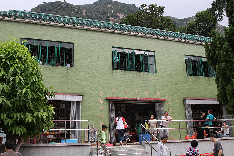 Гонконг, Остров Лантау, Храм Горы Дракона (Hong Kong, Lantau Island, Lung Ngam Temple)
