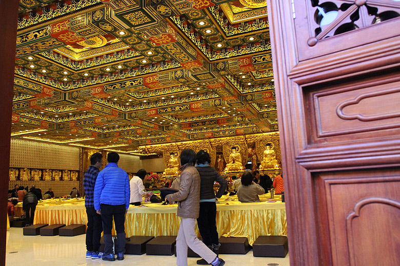 Гонконг, Остров Лантау, Зал Десяти Тысячи Будд (Hong Kong, Lantau Island, Ten Thousands Buddhas Hall)