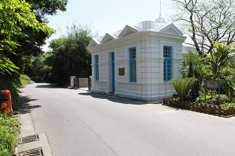 Гонконг, Пик Виктория, Домик Привратника (Hong Kong, Victoria Peak, Gate Lodge)