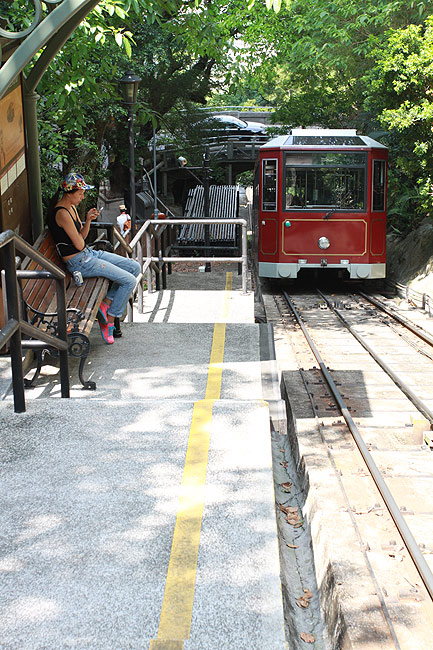 Гонконг, Пик Виктория, Остановка Macdonnell Road (Hong Kong, Victoria Peak, Macdonnell Road Station)