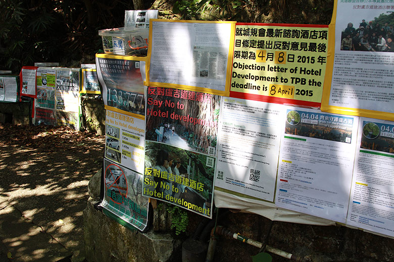 Гонконг, Пик Виктория, Протесты около 27 Lugard Road (Hong Kong, Victoria Peak, Protests near 27 Lugard Road)