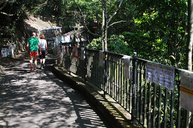 Гонконг, Пик Виктория, Протесты около 27 Lugard Road (Hong Kong, Victoria Peak, Protests near 27 Lugard Road)