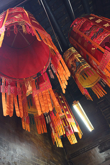 Гонконг, Тай По, Храм Мань Мо (Hong Kong, Tai Po, Man Mo Temple)