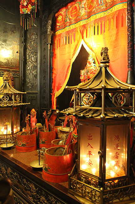 Гонконг, Тай По, Храм Мань Мо (Hong Kong, Tai Po, Man Mo Temple)