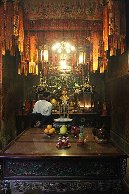 Гонконг, Тай По, Храм Мань Мо (Hong Kong, Tai Po, Man Mo Temple)