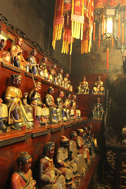 Гонконг, Тай По, Храм Мань Мо (Hong Kong, Tai Po, Man Mo Temple)