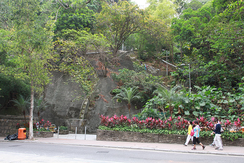 Гонконг, Ван Чай, Начало подъема с Kennedy Road (Hong Kong, Wan Chai, Climb to the Lovers' Rock from Kennedy Road)