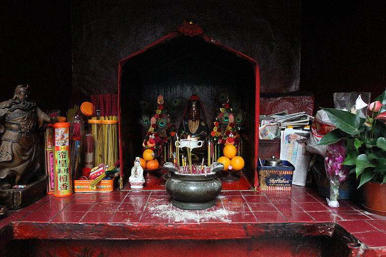 Гонконг, Ван Чай, Алтарь у Three Pacific Place (Hong Kong, Wan Chai, Altar near the Three Pacific Place)